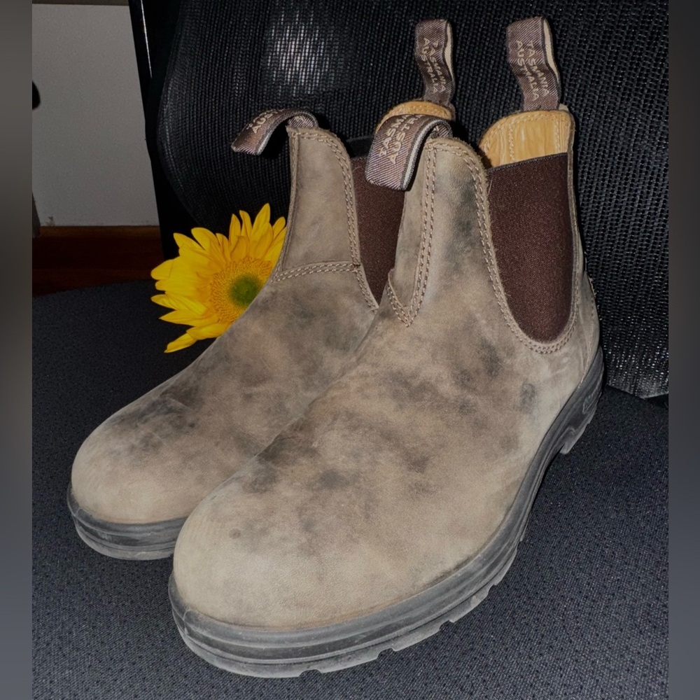 Excellent used condition blundstones size 6.5 UK 9 women’s us